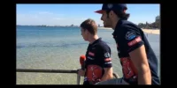 Foto zur Video: Toro Rosso: Max und Carlos in St. Kilda