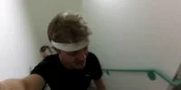 Foto zur Video: Nico Rosberg rennt die Twin Towers hinauf