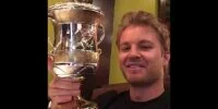 Foto zur Video: Bahrain GP: Nico Rosberg feiert beim Italiener