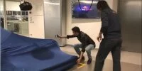 Foto zur Video: Toro Rosso STR12: Daniil Kwjat spioniert...
