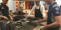 Foto zur Video: Toro-Rosso-Chefköche: Sainz & Kwjat in der Küche