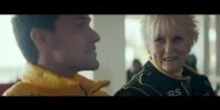 Foto zur Video: 79-Jährige testet Formel-1-Renault!