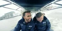 Foto zur Video: Lewis Hamilton gibt auf dem Wasser Gas