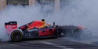 Foto zur Video: Red-Bull-Showrun auf dem Hollywood Boulevard