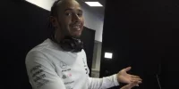 Foto zur Video: Hamilton spielt Fans einen Streich