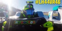Foto zur Video: #LH44VR46: Onboard mit Rossi im Mercedes